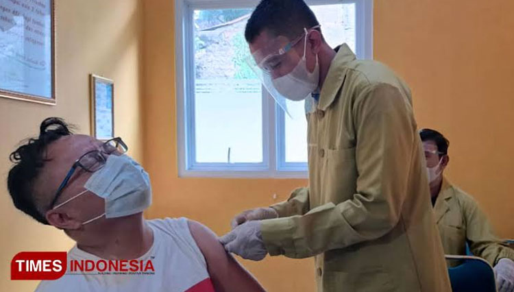 Simulasi vaksinasi di Kabupaten Indramayu beberapa waktu lalu.(Foto: Muhamad Jupri/TIMES Indonesia)