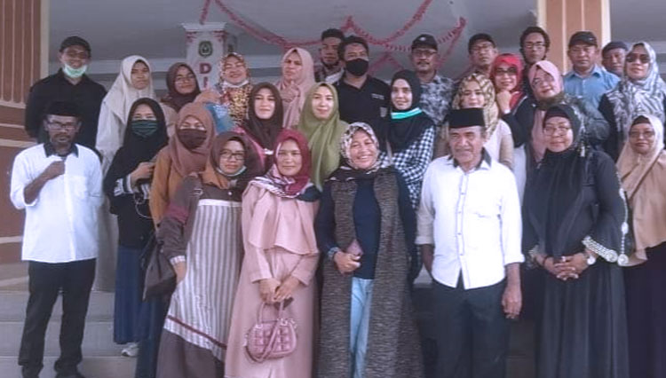 Foto bersama para alumni Alkhairat Maluku Utara. (Foto: Dok. panitia Temu Alumni Alkhairat) 