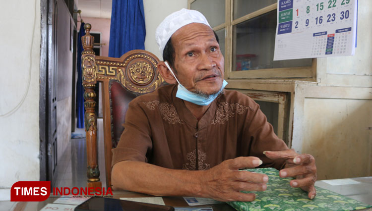 Pemilik usaha transportasi Sumber Sejahtera, Haji Buharudin pada Sabtu, (16/01/2021). (Foto : Anang Prasetio/TIMES Indonesia).