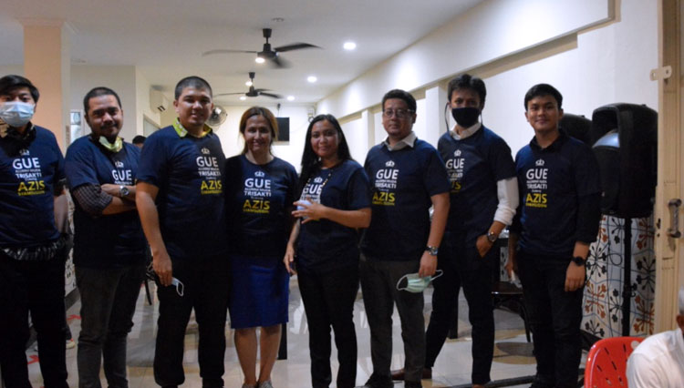 Para Alumni Milenial saat memberikan dukungan kepada Aziz Syamsuddin sebagai calon ketua Ikatan Alumni Universitas Trisakti (IKAUSAKTI). (foto: Dokumen/Relawan Aziz Syamsuddin)