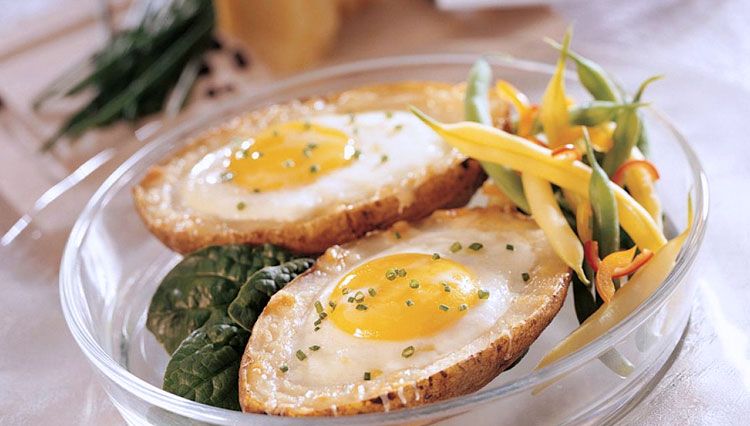 Egg in Baked Potato, Another Simple Dish for Your Breakfast