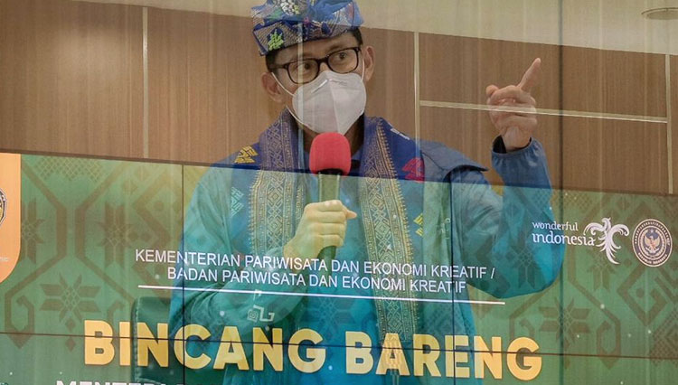 Menparekraf RI, Sandiaga Salahuddin Uno, saat mrngunjungi Poltekpar Lombok NTB, Sabtu (16/1/2021). (Foto: Kemenparekraf)