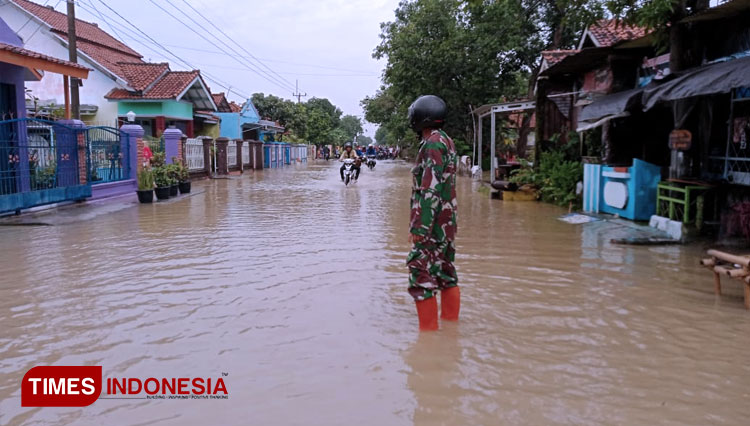 Puluhan rumah warga di Kecamatan Ligung, Kabupaten Majalengka terendam bajir. (FOTO: Kodim 0617/Majalengka for TIMES Indonesia)