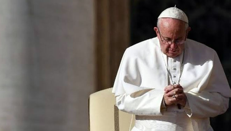 Paus Fransiskus. Ia mendoakan Indonesia yang saat ini diterpa berbagai macam bencana. (FOTO: AFP)