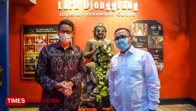 Menteri Pariwisata dan Ekonomi Kreatif RI Sandiaga Uno bersama Bupati Banyuwangi Abdullah Azwar Anas saat berkunjung ke Restoran Lara Djonggrang Tugu Group di Jakarta. (Foto: Tugu Group for TIMES Indonesia)