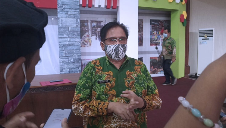 Sekda Jember, Mirfano usai memimpin rapar koordinasi di kantor Pemkab Jember pada Selasa (19/1/2021). (Foto: Muhammad Faizin/TIMES Indonesia)