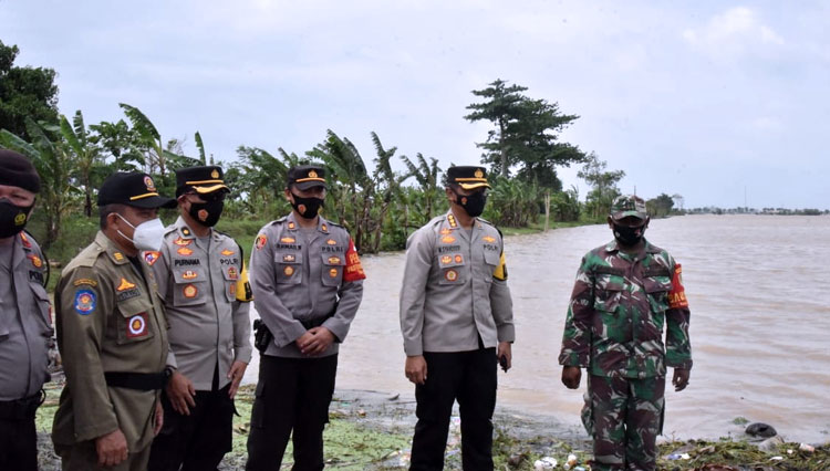 Polresta Cirebon siapkan petugas bantu di lokasi banjir (Foto: Dokumentasi Humas Polresta Cirebon)