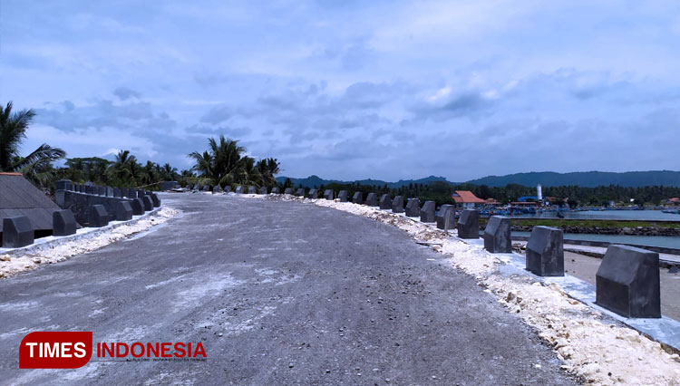 Proses Pembangunan Jembatan Cikidang Pangandaran (FOTO: Dinar/TIMES Indonesia)
