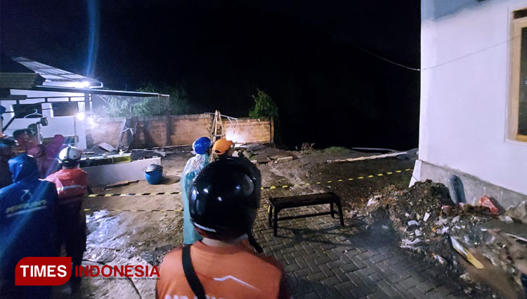 Situasi perumahan Sulfat Inside pasca mengalami kelongsoran di salah satu rumah hunian. (FOTO: Dok. Rizky Kurniawan Pratama/TIMES Indonesia)