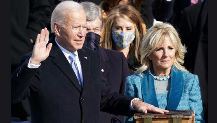 Joe Biden saat diambil sumpahnya sebagai Presiden Amerika Serikat ke 46. (FOTO:Reuters)