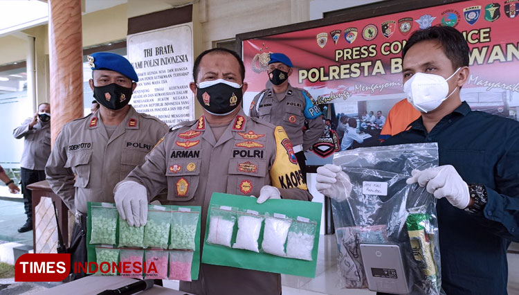 Ungkap kasus narkotika di Polresta Banyuwangi. (FOTO: Agung Sedana/TIMES Indonesia)