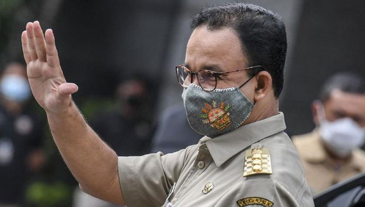 Gubernur DKI Jakarta Anies Baswedan saat bencana banjir di DKI Jakarta tahun lalu. (FOTO: Antarafoto/Hafidz Mubarak A)