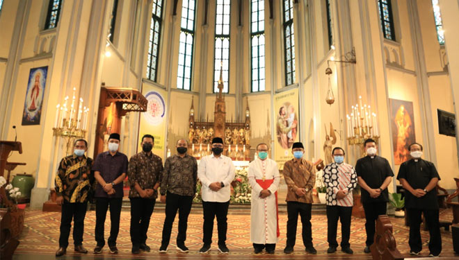 Menag beserta jajaran mengunjungi Uskup Agung Jakarta. Mereka membicarakan moderasi beragama. (foto-foto: Kemenag RI for TIMES Indonesia)