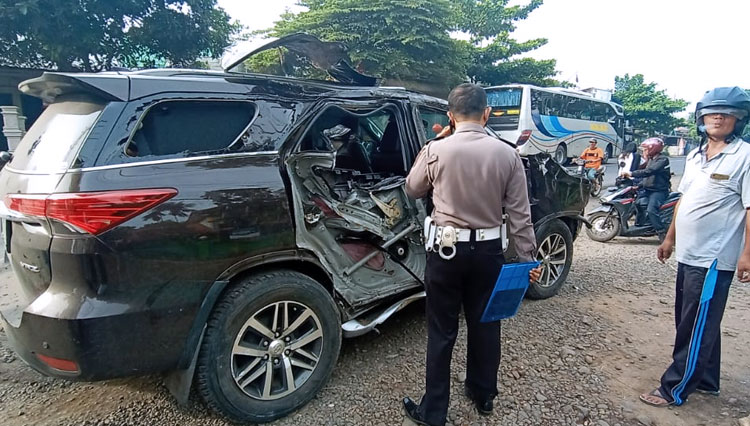 Toyota Fortuner yang terlibat kecelakaan di Kabupaten Probolinggo.(Foto: Satlantas Polres Probolinggo fot TIMES Indonesia)
