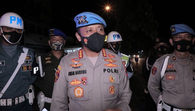 Kabid Propam Polda NTB Kombes Pol Awan Hariono saat memimpin operasi Penegakkan Ketertiban dan Kedisiplinan ke tempat hiburan malam di Mataram. (Foto: Bid Humas Polda NTB)