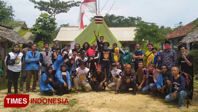 Foto bersama para peserta silaturahmi budaya di Pangandaran (Foto : Harniwan Obech/TIMES Indonesia) 
