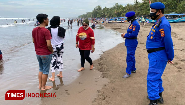 Operasi yustisi di objek wisata Pantai Pangandaran (Foto:Dinar/TIMES Indonesia)