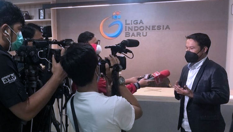 Plt Sekjend PSSI, Yunus Nusi saat diwawancarai awak media di Jakarta. (foto: Instagram/Yunus Nusi)