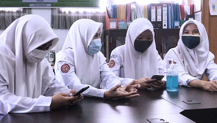 Dispendik Kota Padang Tetap Terapkan Wajib Berjilbab Bagi Siswi Muslim