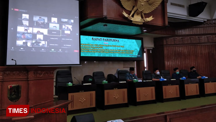 Rapat paripurna secara virtual DPRD Tuban Penetapan Cabup-Cawabup Tuban Terpilih di ruang paripurna, Rabu (27/01/2021). (FOTO: Ahmad Istihar/TIMES Indonesia) 