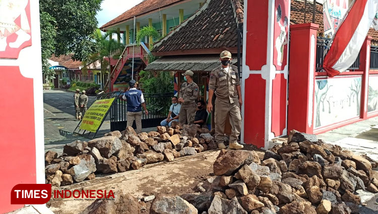 Pintu gerbang SDN Klatak Banyuwangi. (FOTO: Agung Sedana/TIMES Indonesia)
