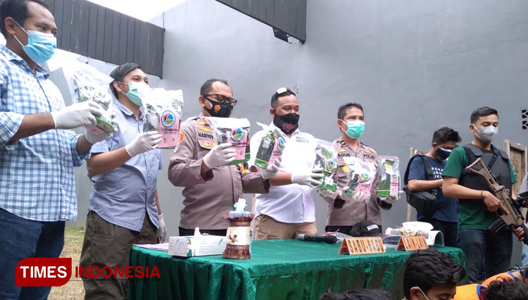 Polrestabes Surabaya Amankan Pengedar 8 Kilogram Sabu