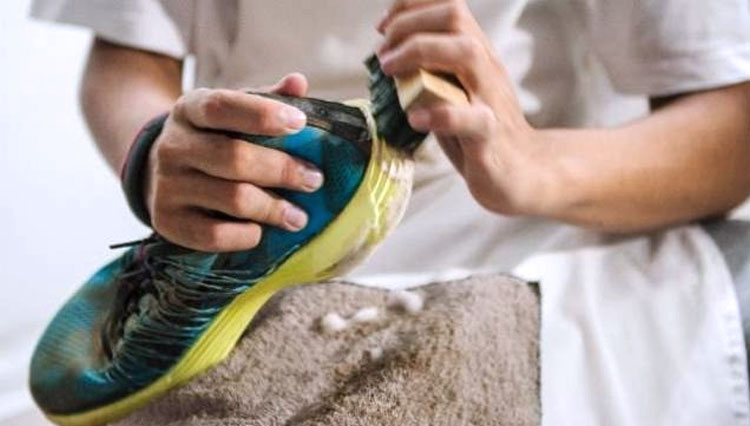 Agar Tak Lekas Rusak, Begini Cara Mencuci Sepatu Olahraga - TIMES Jatim