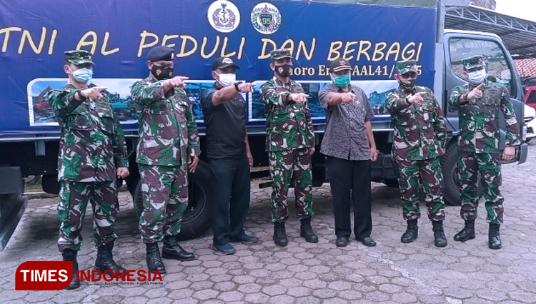 Alumni Akabri TNI AL 95 Salurkan Bantuan Logistik bagi Korban Longsor Sumedang