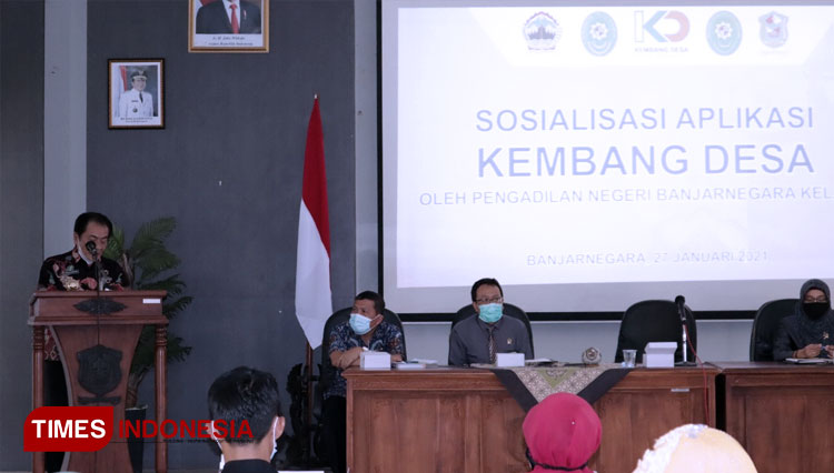 Bupati Banjarnegara Budhi Sarwono saat membuka pelatihan aplikasi  Kembang Desa dan Jawara, PN Banjarnegara (FOTO : Kominfo for TIMES Indonesia)