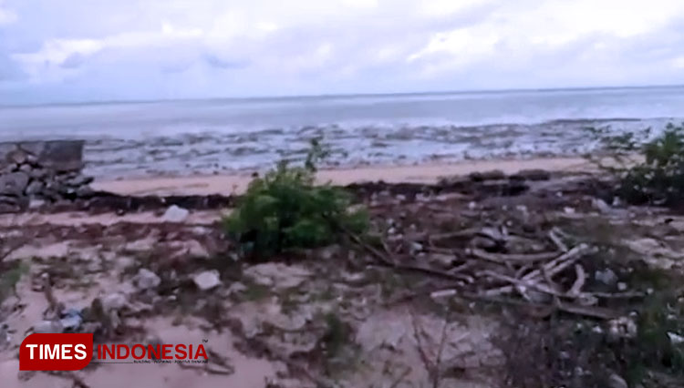Kondisi-Tangkis-Laut-di-Pulau-Guwa-Guwa-3.jpg