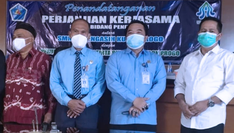 PDAM Kabupaten Kulon Progo menjalin kerjasama dengan SMK Negeri 2 Pengasih, Kulon Progo. (FOTO: PDAM Kulon Progo for TIMES Indonesia)