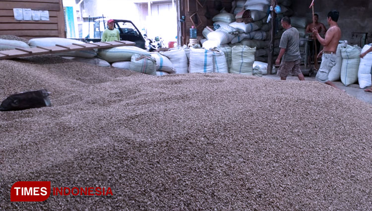 Pengepul-Kopi-Petik-Merah-2.jpg