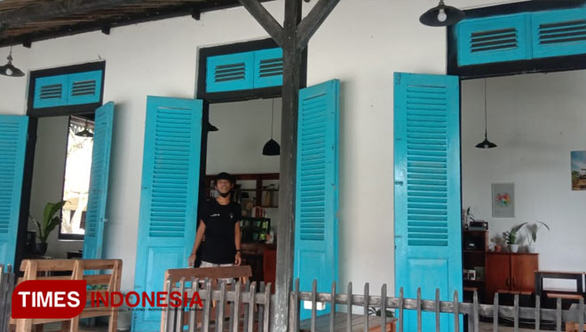 Bangunan Kuno zaman Belanda di Kabupaten Pangandaran menjadi tempat kuliner dan ngopi (Foto: Syamsul Ma'arif/TIMES Indonesia Priangan Timur