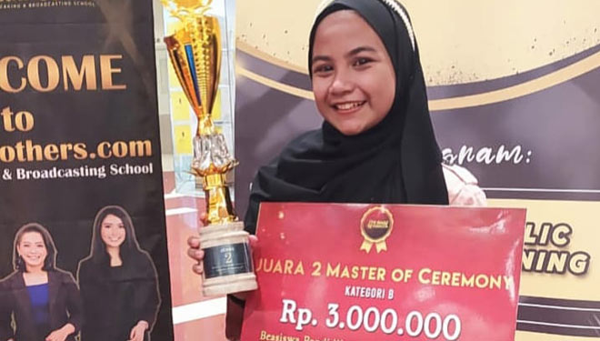 Defa Bekti Sartika after winning the Presenter and MC Competition 2021. (Photo: Defa Bekti Sartika for TIMES Indonesia)