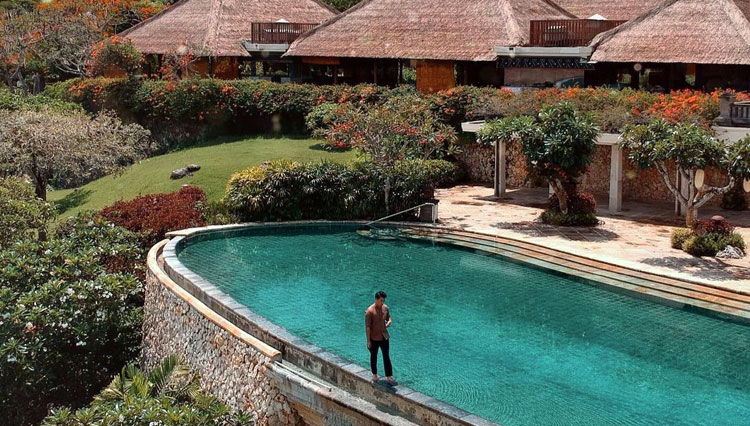 Travel Influencer, Ken Sugijanto saat menikmati momen di Bali.(FOTO: Dok.Instagram Ken Sugijanto) 