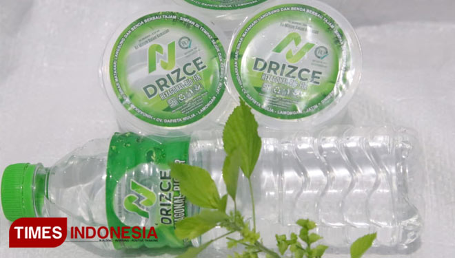 Air mineral NU Drizce yang diproduksi perusahaan milik LPNU Cabang Lamongan, Selasa (02/02/2021). (Foto : Moch. Nuril Huda/TIMES Indonesia).