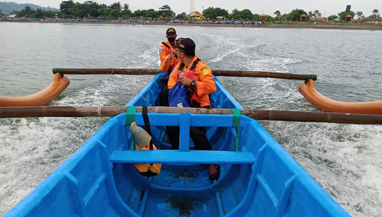 Pencarian hari keempat menyusuri dekat PLTU Cilacap dan PLTU Bunton. (FOTO: Humas SAR Cilacap for TIMES Indonesia)
