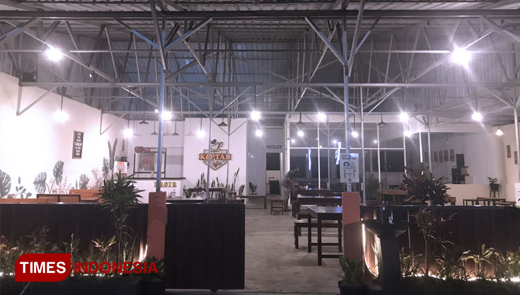 Salah satu kafe yang berada di kawasan Jalan Dermo, Dau, Kabupaten Malang. (Foto: Rizky Kurniawan Pratama/TIMES Indonesia)