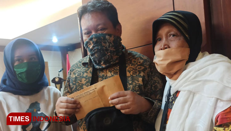 Korban Bom Bali I Terima Kompensasi b