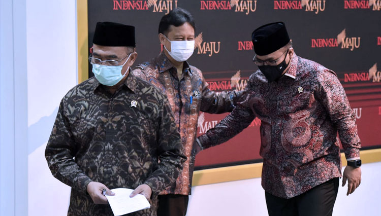 Menteri-Koordinator-PMK-Muhajir-Effendy-dan-Menteri-Kesehatan-Budi-Gunadi-Sadikin-3.jpg