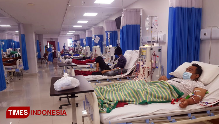 Ruang Hemodialisa RS TMC tampak penuh sebagian pasien limpahan dari RSUD dr. Soekardjo ( Foto : Harniwan Obech/TIMES Indonesia Priangan Timur)