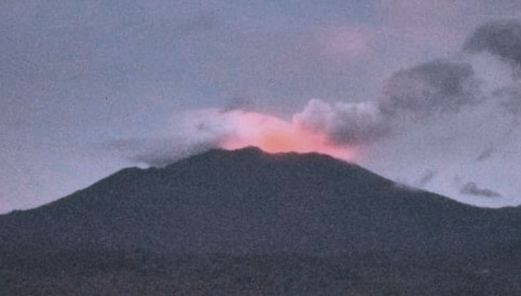 Jika Gunung Raung Erupsi, Banyuwangi Siapkan Pengungsian Ternak dan Manusia