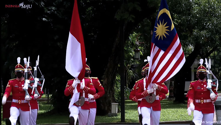 Bendara Indonesia dan Malaysia a