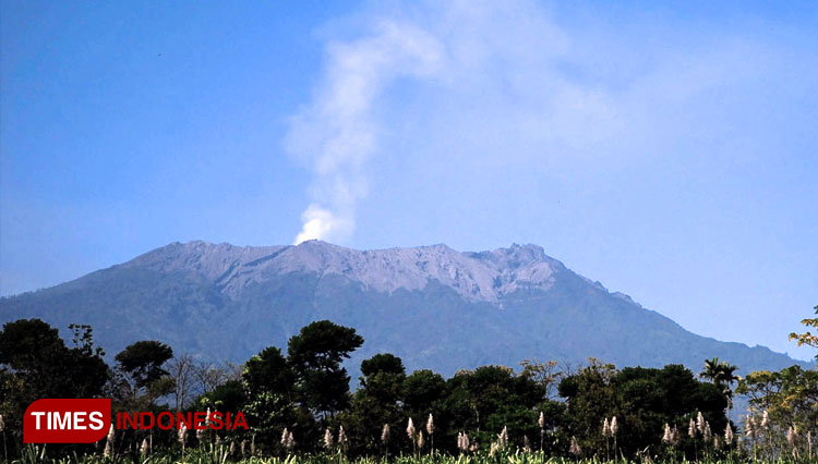 Kondisi Gunung Raung yang berada di tiga wilayah, Bondowoso, Banyuwangi dan Jember. Gunung Api aktif ini masuk level waspada (FOTO: Moh Bahri/TIMES Indonesia)