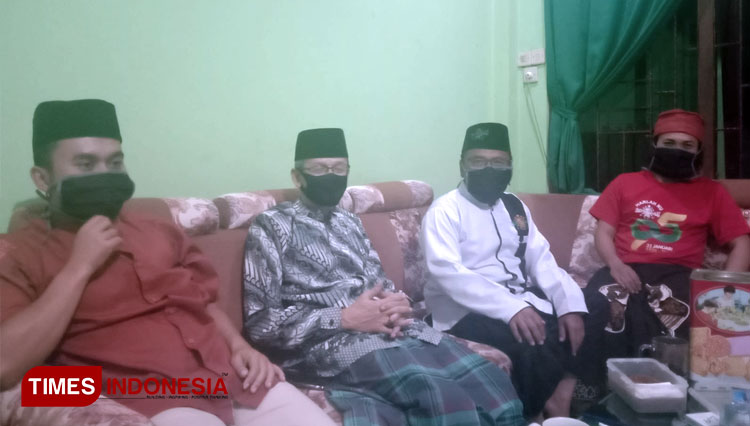 Ketua PCNU Kabupaten Semarang KH Ahmad Fauzan bersama jajaran Pimpinan Cabang Nahdlatul Ulama saat di Ungaran, Kabupaten Semarang, Jumat (5/2/2021). (FOTO: Dhani Setiawan/TIMES Indonesia)
