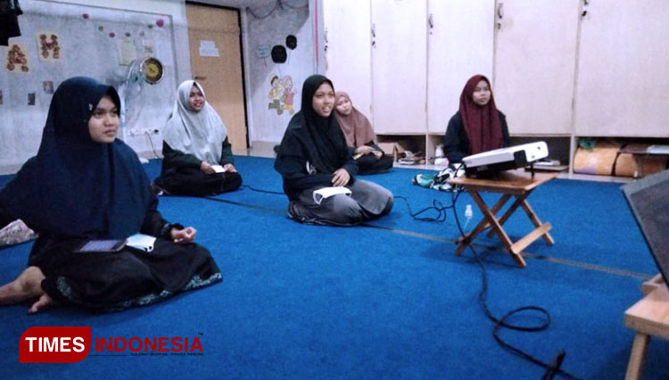 Suasana pelatihan pembukuan keuangan digital di Pedalangan, Semarang, Kamis (4/2/2021). (FOTO: AJP TIMES Indonesia)