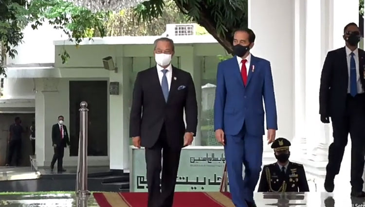 Presiden RI Jokowi menerima kunjungan kenegaraan PM Malaysia Muhyiddin Yassin di Istana Merdeka, Jakarta. (FOTO: Tangkapan layar YouTube Sekretariat Presiden).