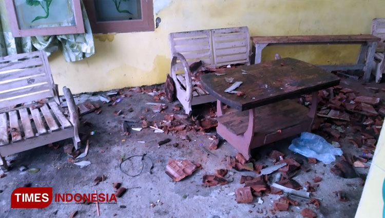 Ruko-kawasan-Pasar-Sraten-yang-rusak-diterjang-angin-2.jpg