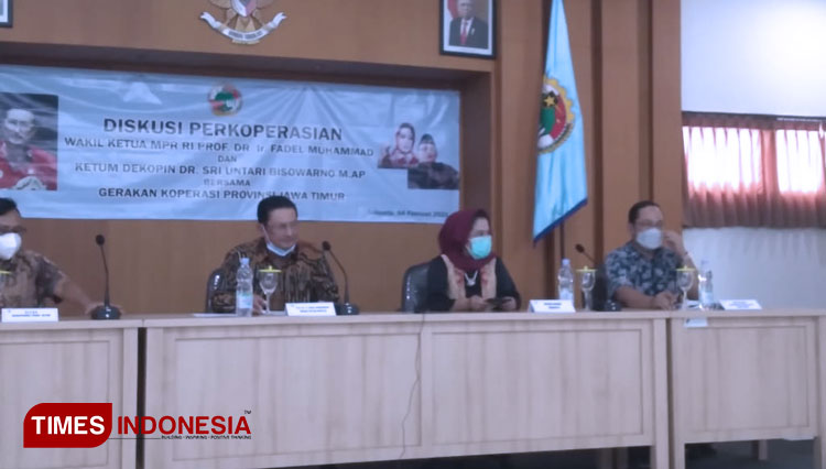 Ketua Umum Dekopin, Sri Untari Bisowarno saat menggelar diskusi perkoperasian, Kamis (4/2/2021). (Foto: Khusnul Hasana/TIMES Indonesia)
