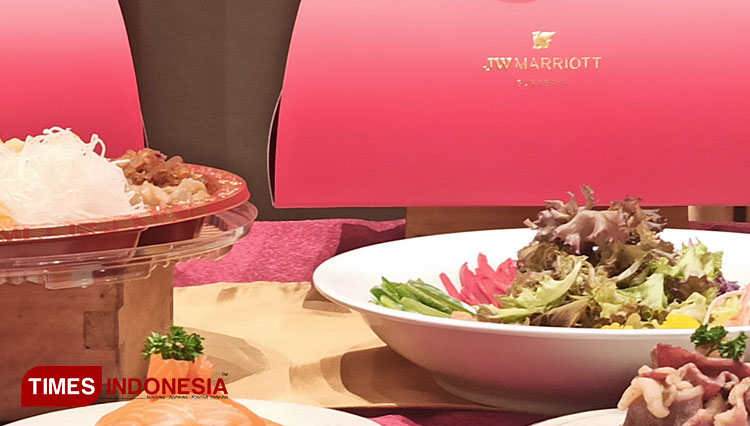 Varian family set menu makan di tempat pada saat malam Imlek tanggal 11 Februari mendatang di Tang Palace Restaurant. (Foto: Lely Yuana/TIMES Indonesia)
